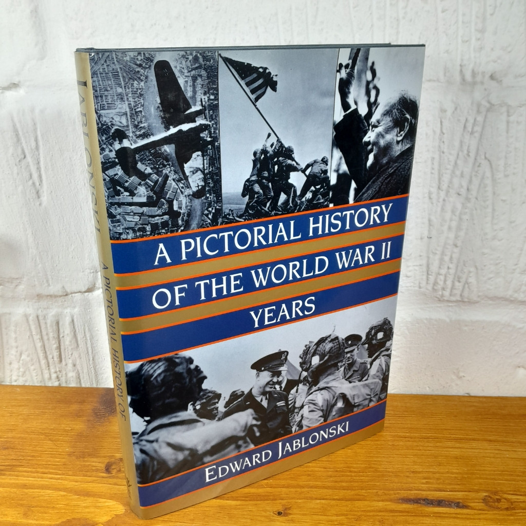 A Pictorial History of the World War II Years — Edward Jablonski