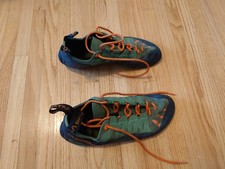 La Sportiva Tarantulace Men Size 10 43 Womens 11 Green Suede Rock Climbing Shoes