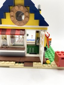 LEGO Creator 31035 Beach Hut  3-in-1 (Retired set) (Incomplete)
