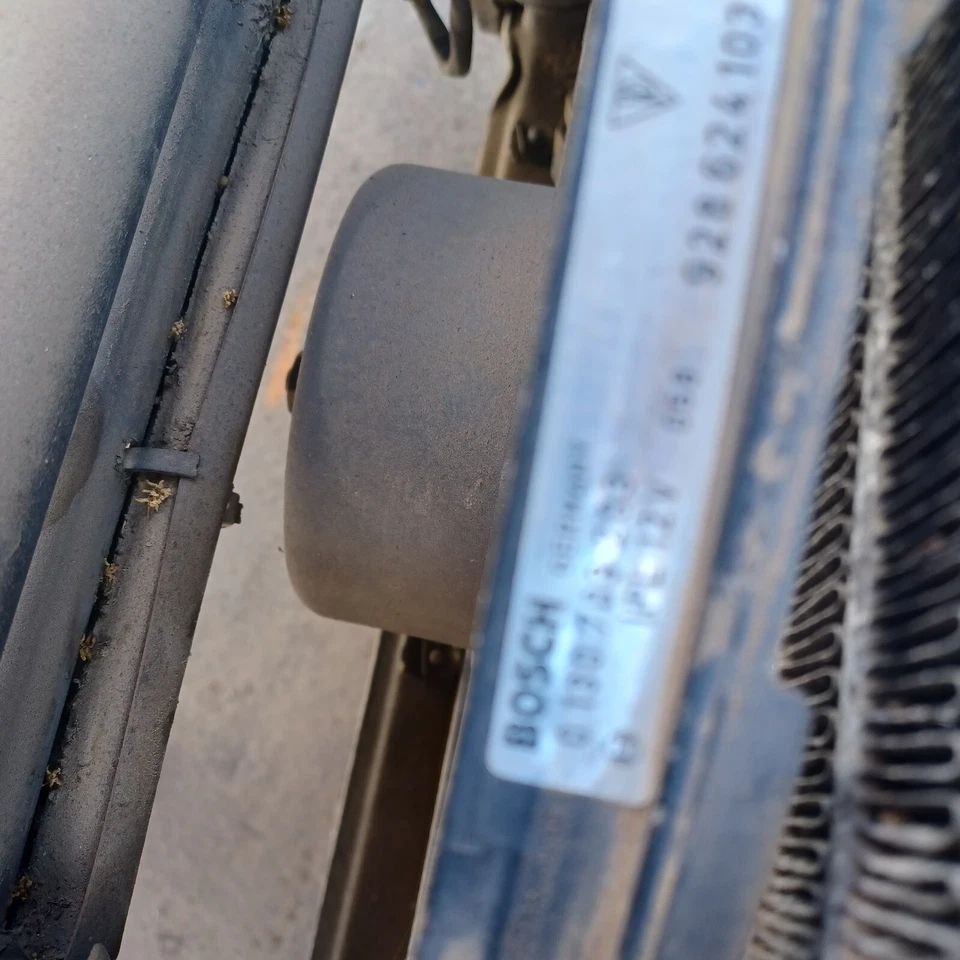 Porsche 928 1983 condensador de aire acondicionado usado Foto 2 de 4