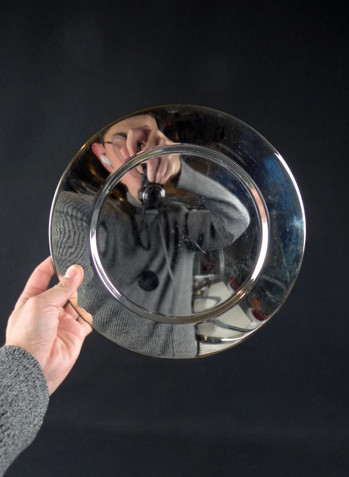 Set Di 8 Piatti Rotondi O Sottopiatti Di Presentazione In Inox Vintage - Immagine 3 di 4