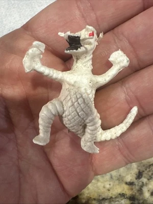 Vintage Micro Machines Predator Alien Hunter Squadron Rare HTF White Figure 2" - Image 1 of 4