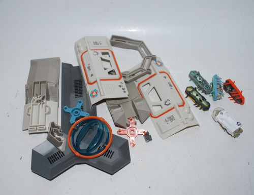 Hexbug Lot of 5 with Track Pieces – Incomplete Track – Used – See Photos