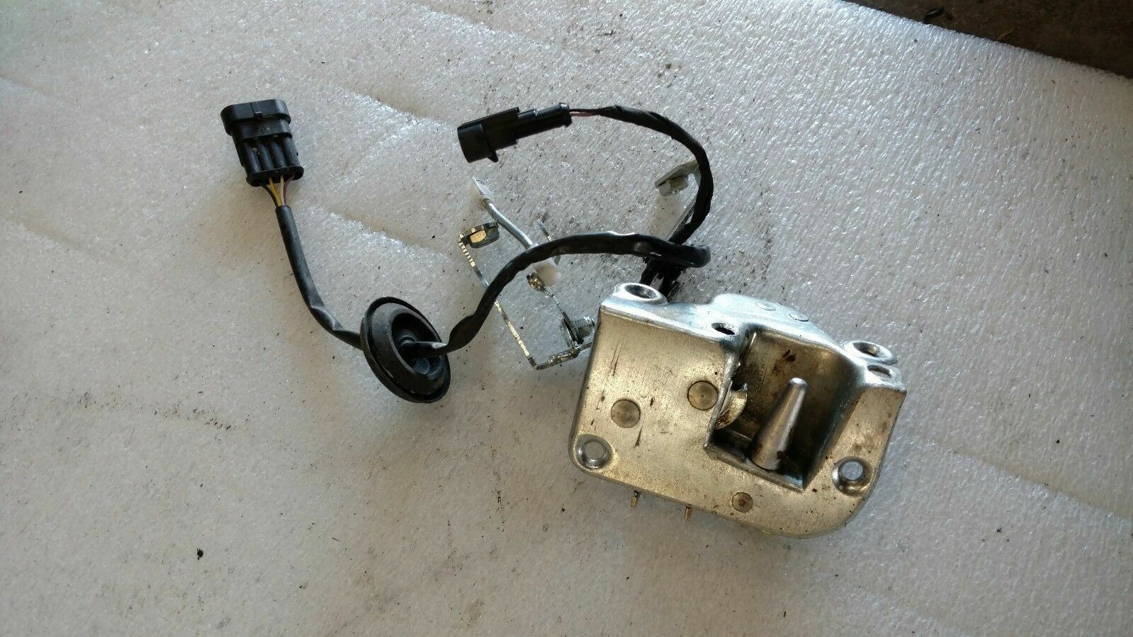 LAMBORGHINI MURCIELAGO ROADSTER RIGHT PASSENGER SIDE DOOR LOCK OEM 417837012