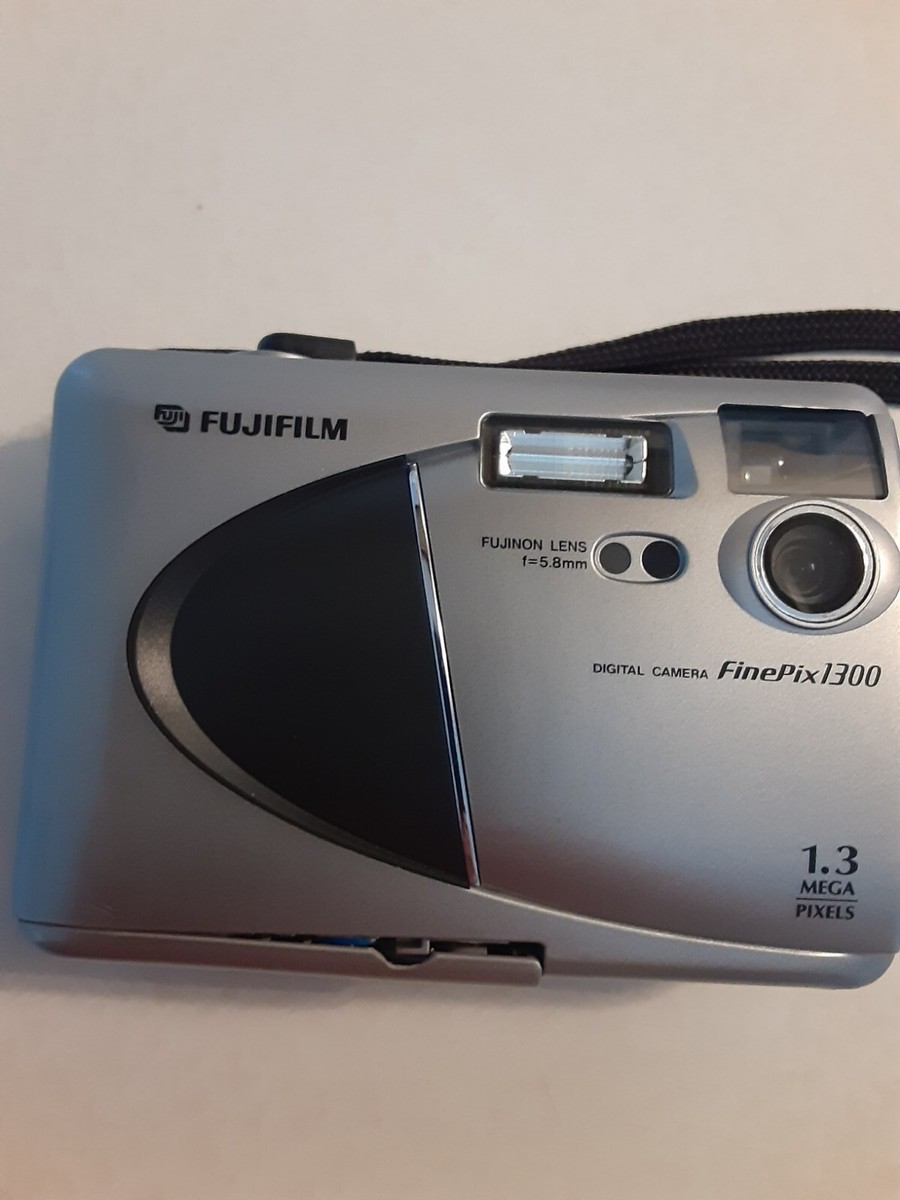FUJIFILM FINEPIX1300 デジタルカメラ1個CCD112 Fujifilm Digital Camera Finepix 1300 1.3 Mega Pixel W/Book