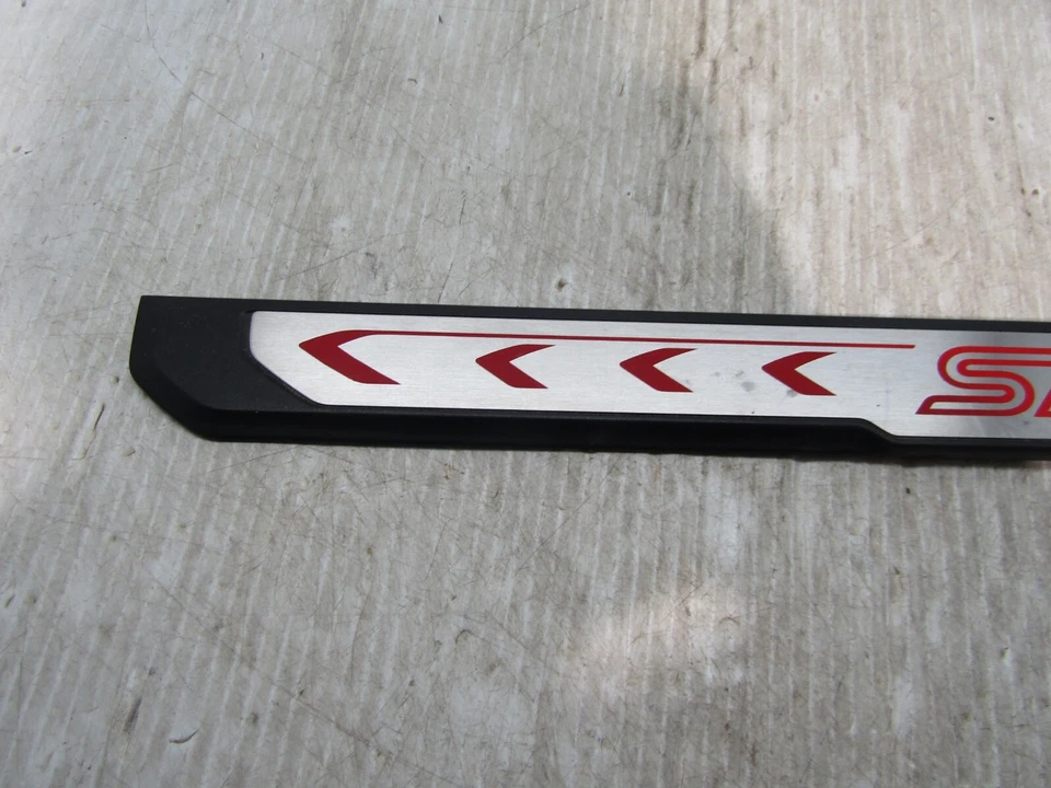Ford Focus ST 2013-2016 umbral de puerta delantera derecha placa de desgaste pasajero fabricante de equipos originales Foto 2 de 4