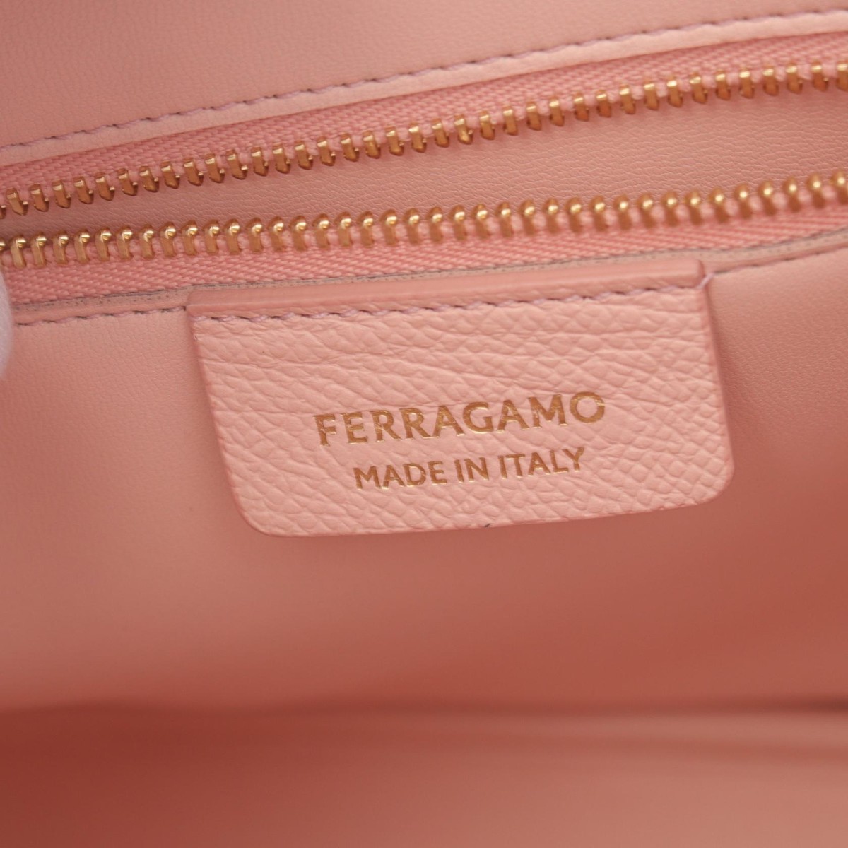 【関税&送料込】Salvatore Ferragamo Pastel Pink Leather Cari Salvatore Ferragamo Trifolio bag Pink | eBay
