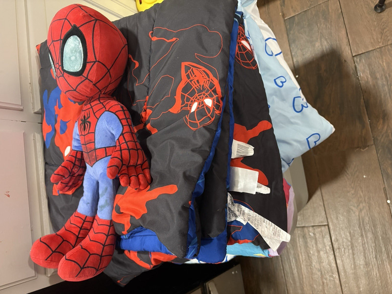 Spider-Man Twin Kids 4pc Bedding Set Comforter Sheets Pillowcase Red Blue