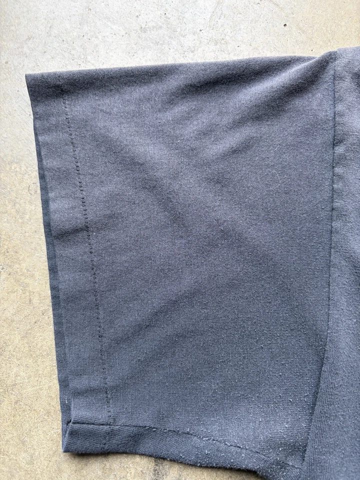 Camiseta vintage de Elvis con bonito desvanecimiento. Hecho en USA vintage. Foto 4 de 4