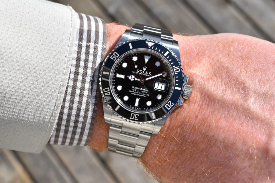 Rolex Submariner Date 2023 41 mm acero inoxidable esfera negra 126610LN juego completo Foto 2 de 4