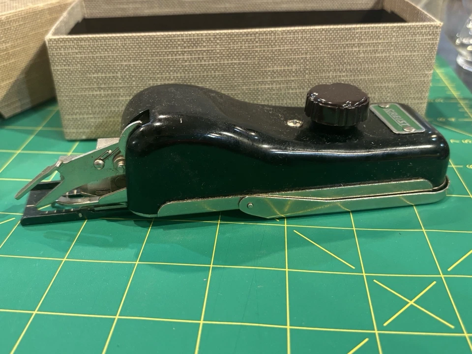 Vintage Greist Rotarty Buttonholer In Box With four attachments - Image 4 of 4