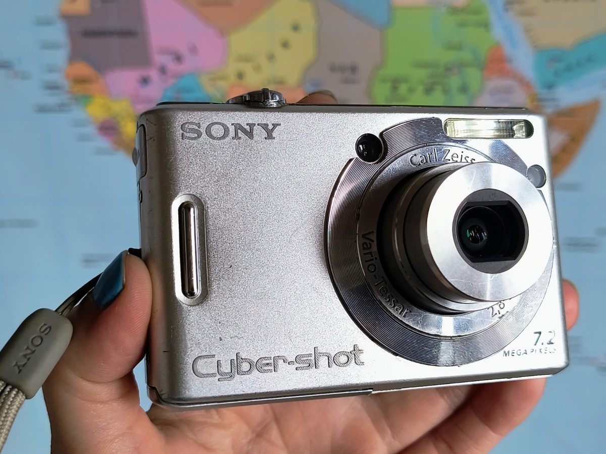 Sony Cyber-Shot DSC-W35 7.2MP Digital Camera - Silver Fully