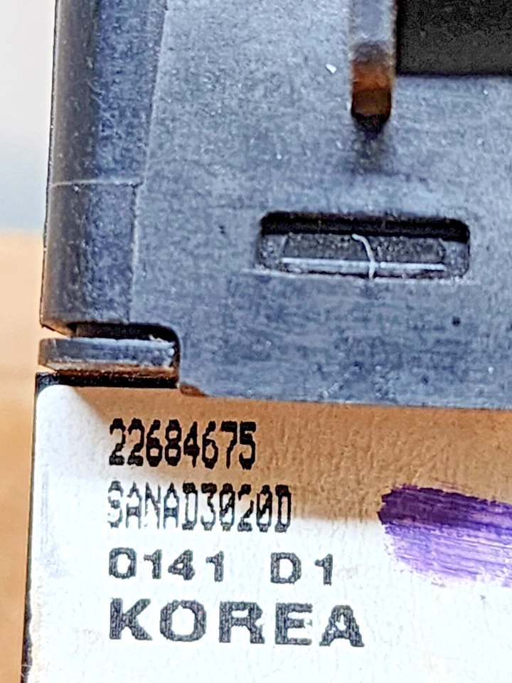 Interruptor de ventana eléctrica trasero izquierdo/derecho Chevrolet Malibu 2004-2013 22684675 OEM Foto 2 de 4