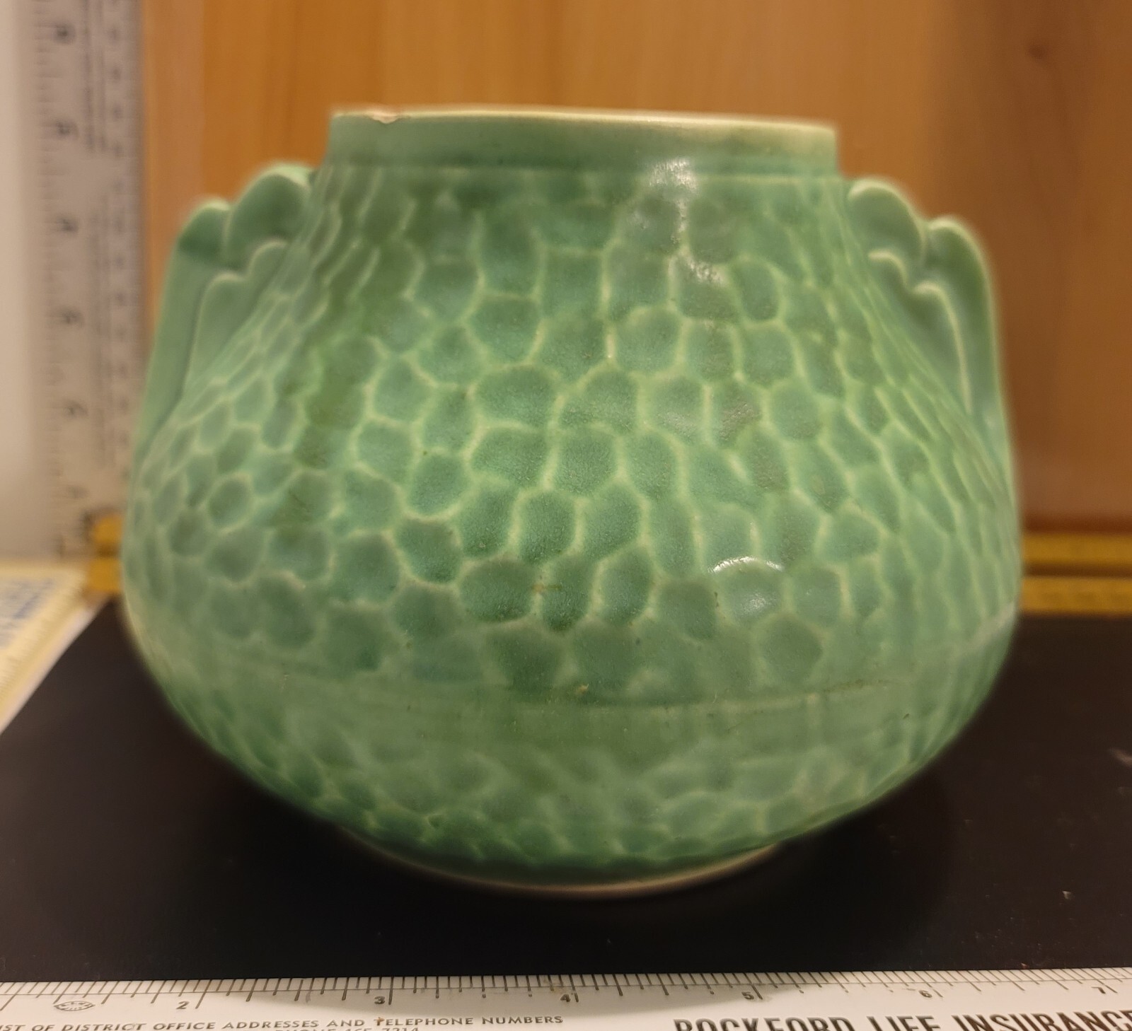 VINTAGE MATTE GREEN ART DECO POTTERY VASE WITH TAB HANDLES