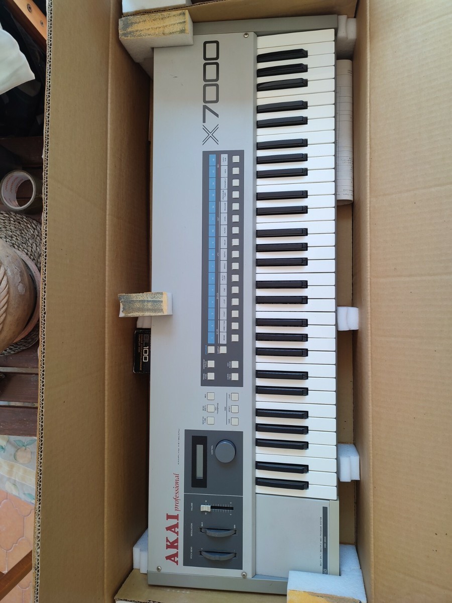 Akai Professional X7000 Sampling Keyboard X7000 1986s 61