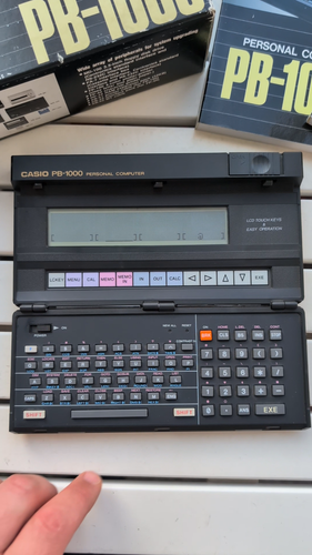 CASIO PB-1000 - Pocket Computer With Owner's Manual &Command Reference Books - Video 1 van 1