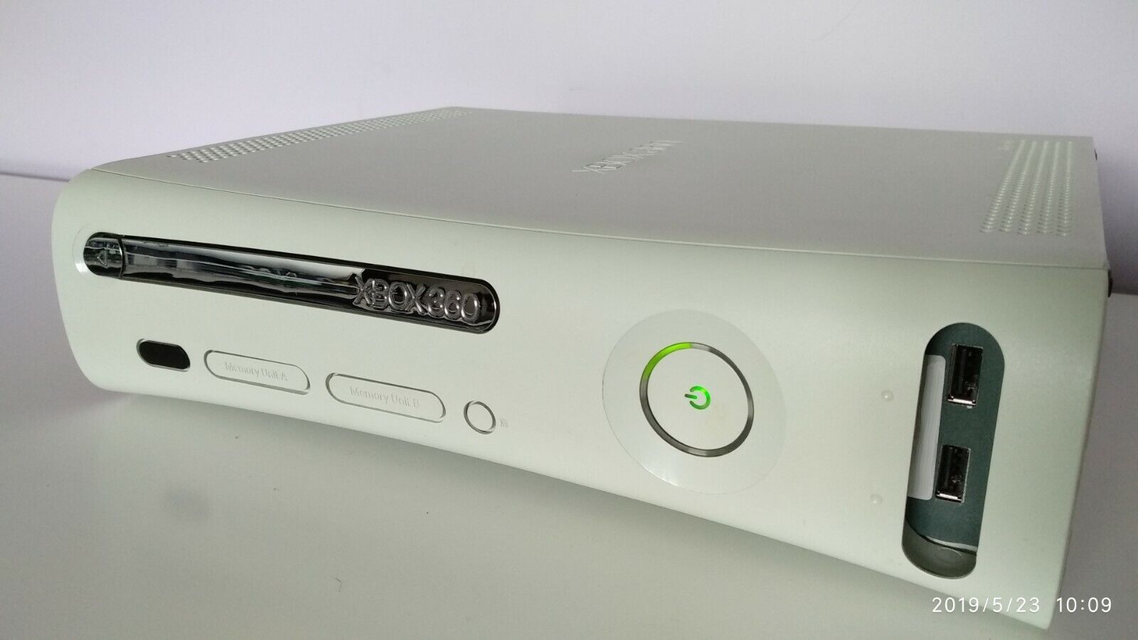 Microsoft Xbox 360 Slim System w/4GB Memory, HDMI Port & Optical Audio  (White) - Unit Only