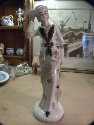 Dame Figur mit Hut und Regenschirm, ohne Herstellermarke, 23cm hoch