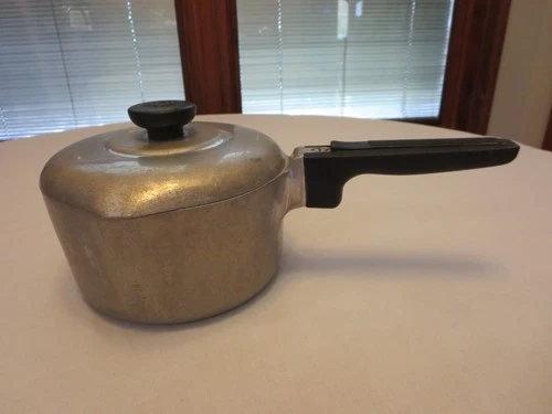 Wagner Ware Magnalite Double Spout 2 Qt. Saucepan #4682 M With Lid
