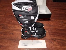 Forma Predator 2.0 W/Supermoto Soles Installed Black / White Boots.