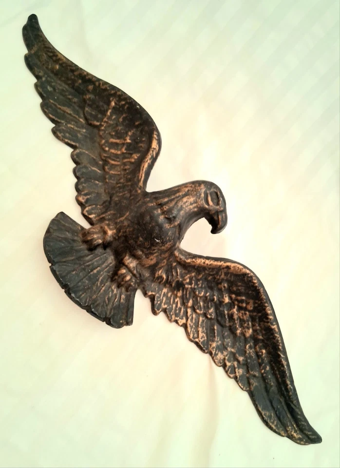 ALAS EXTENDIDAS DE ÁGUILA VINTAGE. Colgador de pared de bronce para puerta delantera de 17" pulgadas Foto 3 de 4
