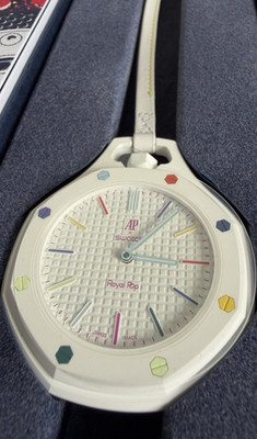 Swatch Royal Pop Huit Blanc Quarz Armbanduhr weiß Kunststoff achteckig Box