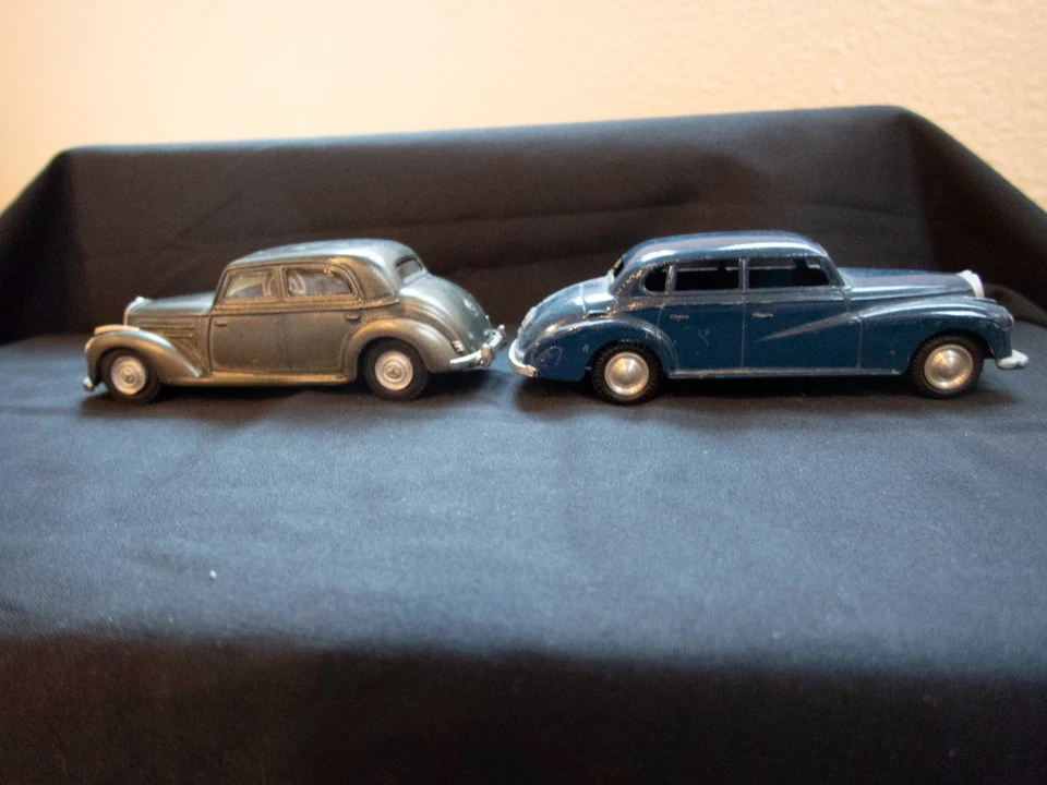 Two beautiful 1:43 Marklins: 1955 mercedes 220 berline & 50s 300 "Adenauer" - Image 4 of 4