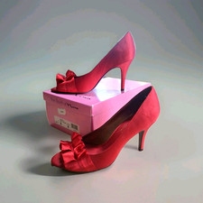 THE TOUCH OF NINA Womens Heels Red Satin Open Peep Toe W/ Ruffled Bow 8M