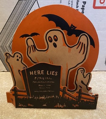 RARE Vintage BEISTLE HERE LIES HALLOWEEN 3D Table Decoration Centerpiece Die Cut