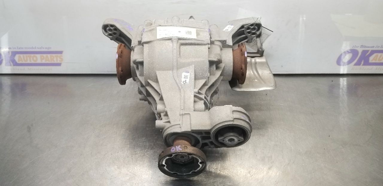 17 BENTLEY BENTAYGA 6.0L W12 REAR DIFFERENTIAL CHUNK CARRIER 0DG500043