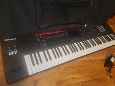 Roland FANTOM-07 Music Workstation Keyboard + Gator Case (Mint Conditon)