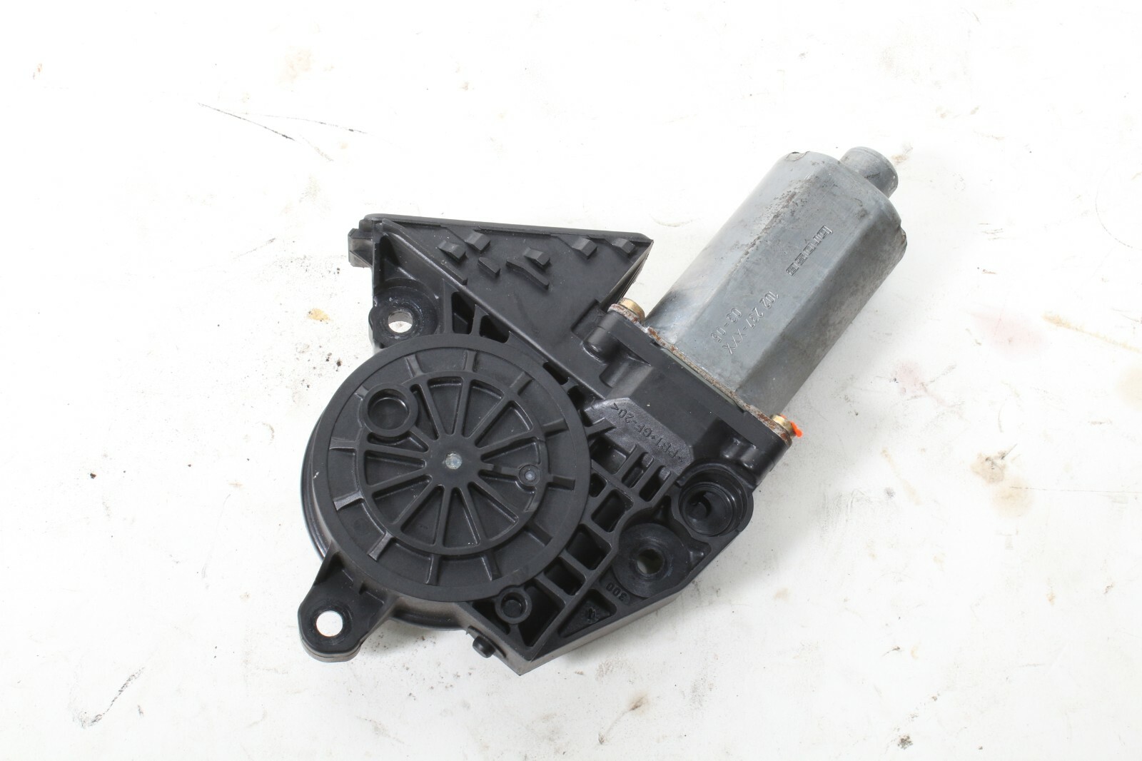 VW Tourag Front 7l0959792 Window Crank Motor Bosch OEM - 130821765  