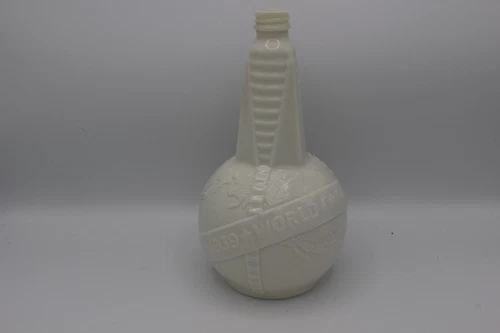 Vintage 1939 New York WORLD'S FAIR Milk Glass Uranium GLOBE Bottle/Decanter