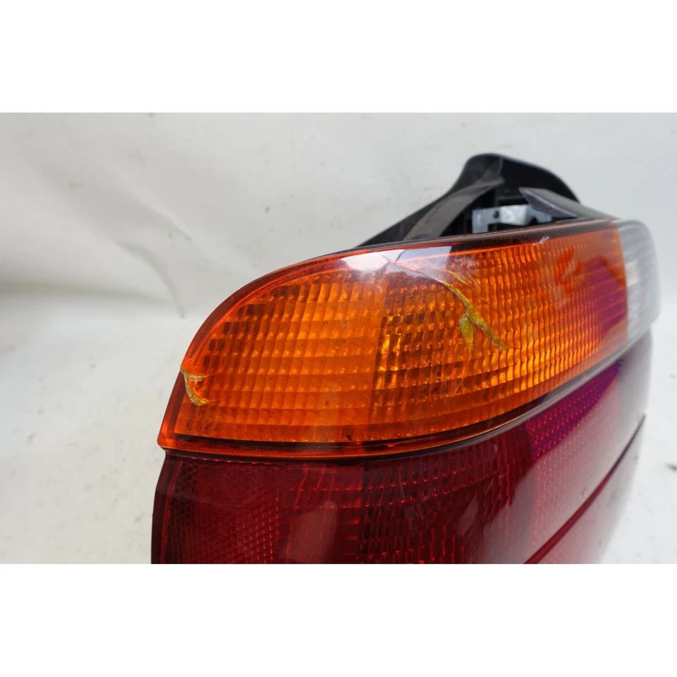 Luz trasera izquierda del lado del conductor BMW E36 318ti 1995-1999 dañada OEM Foto 3 de 4
