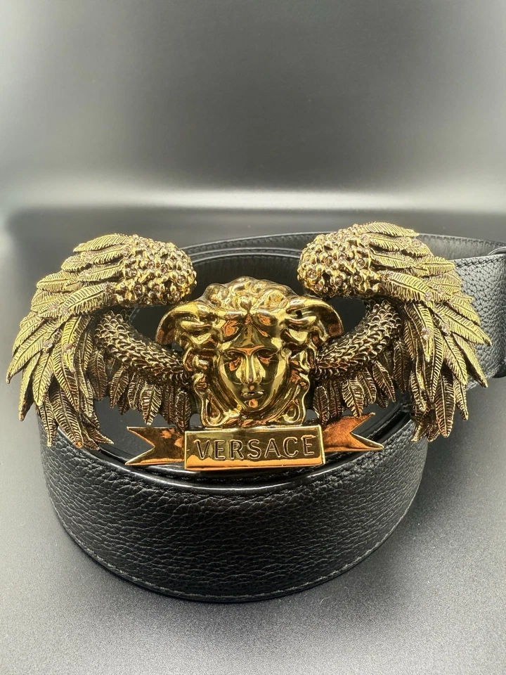 Cinturón Versace Medusa Cabeza de León Alado Cuero Negro Hebilla Dorada Talla 105/42 Foto 2 de 4
