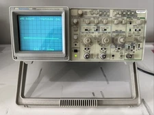 TEKTRONIX 2211 DIGITAL STORAGE OSCILLOSCOPE  (IWJ6)