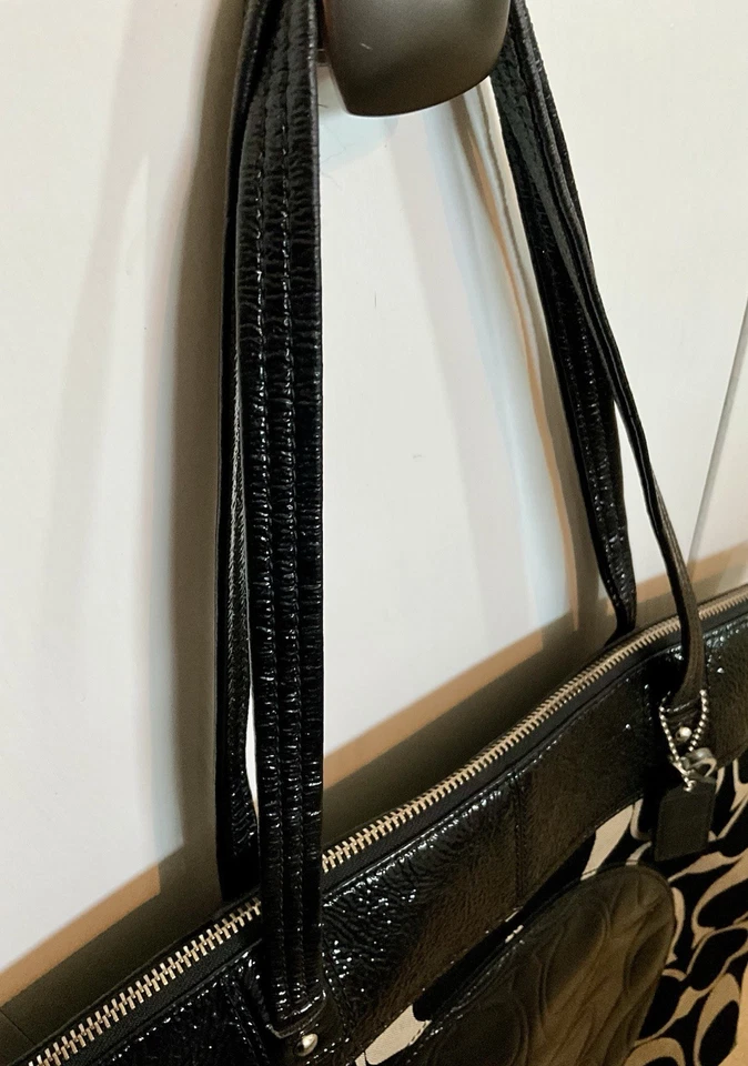 Bolso de hombro grande Coach Laura de cuero negro/marfil #F18335 Foto 4 de 4