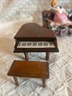 VTG Dollhouse Furniture Living Room 13 pc Loveseat Arm Chair Sofa Piano People — photo 3