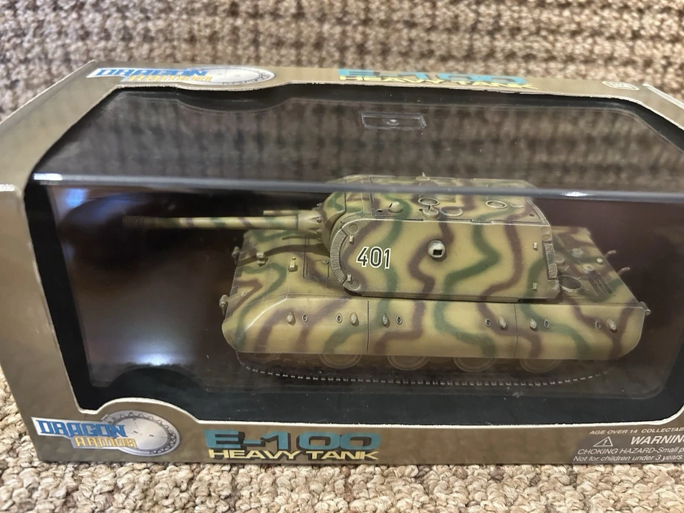 Dragon Armor 1:72 E-100 Heavy Tank, Brandenburg Gate, Berlin 1945, No. 60155 - Image 3 of 4