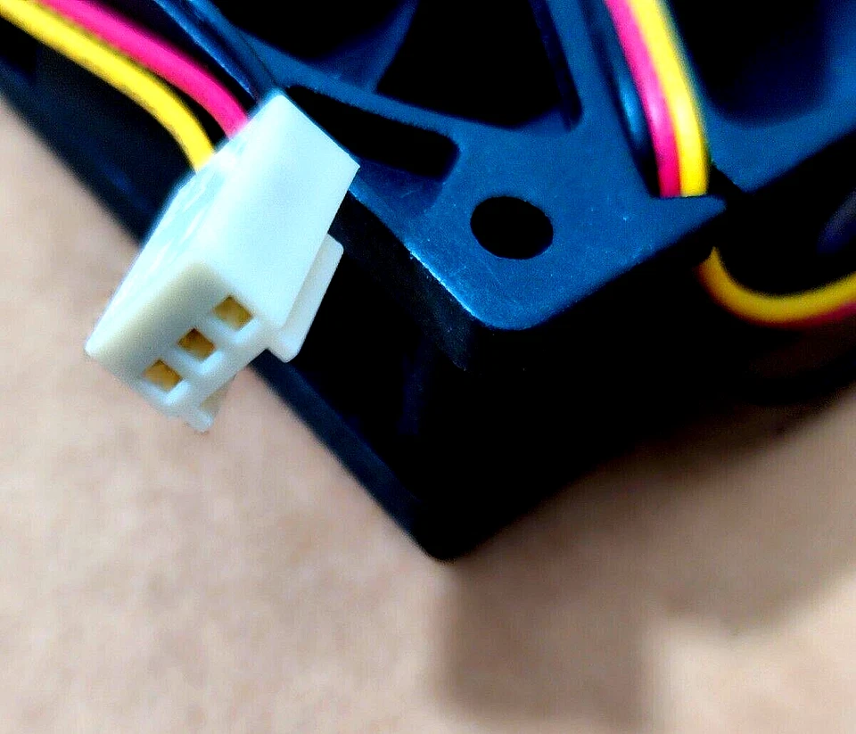 Ventilador - Cooler - 4x4x1 cms - 40x40x10 mm - Titan - Nuevo - New - Image 2 of 2