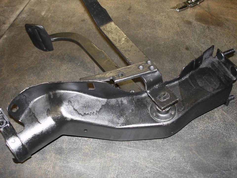 Chevrolet Impala BelAir Biscayne 1963-1964 conjunto de embrague y pedal de freno GM OEM Foto 4 de 4