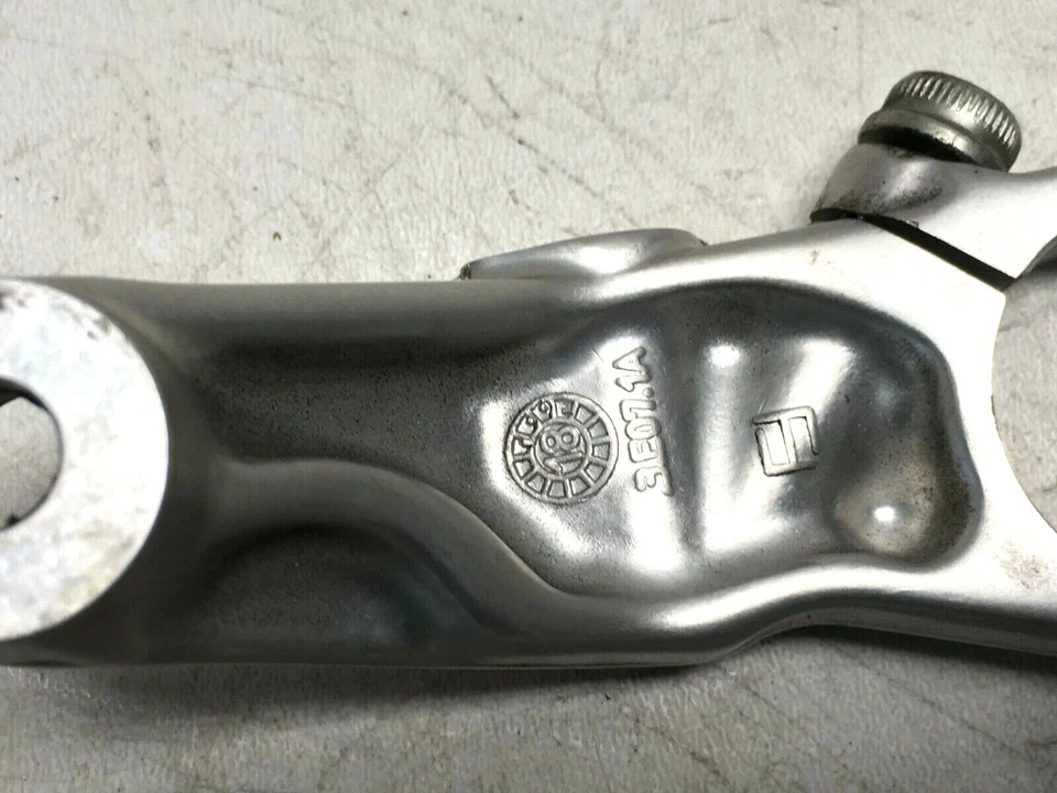 12-15 Ducati Panigale 1199 S Soporte de marco de reposapiés derecho 8291A441B Foto 4 de 4