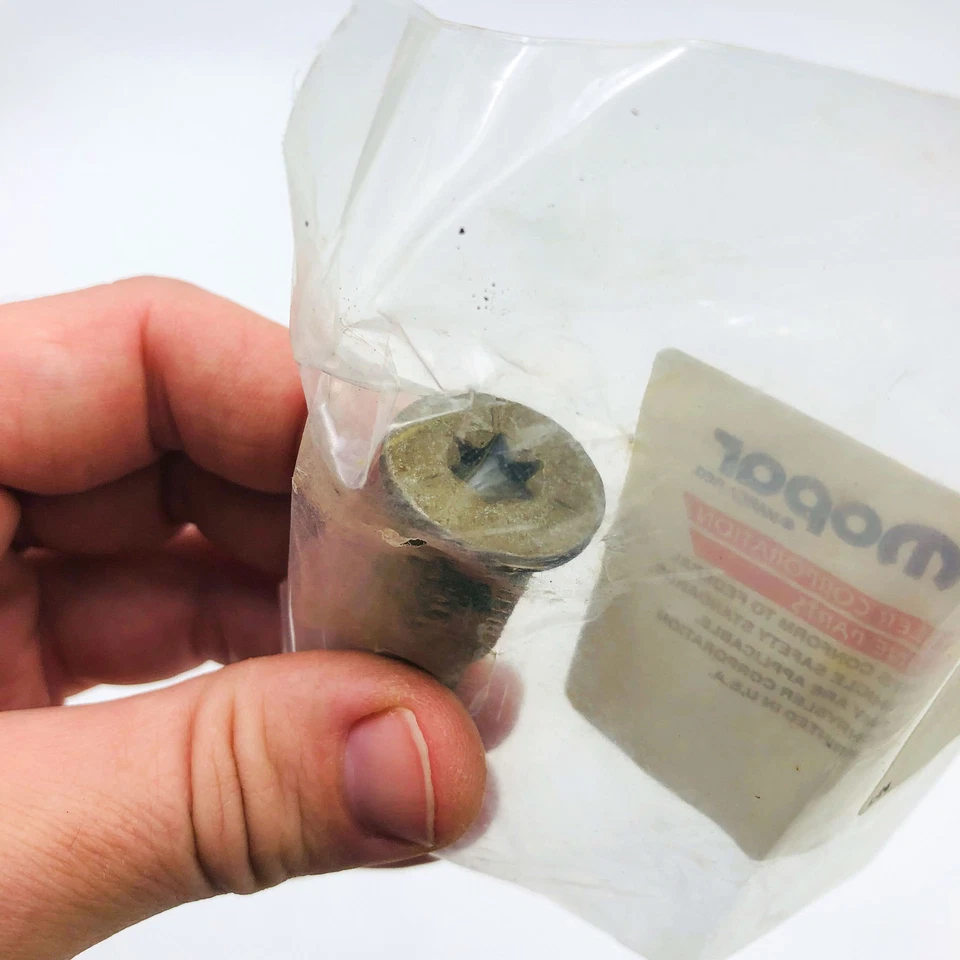 Mopar 55076217 Striker Pin After 3-24-94 OEM NOS 1994-95 Jeep Wrangler Sealed Foto 3 de 4