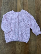 Vintage handgefertigte Grobstrick-Cardigan mit Zopfmuster PINK & Kn&ouml;pfe Alter 6-7 Jahre