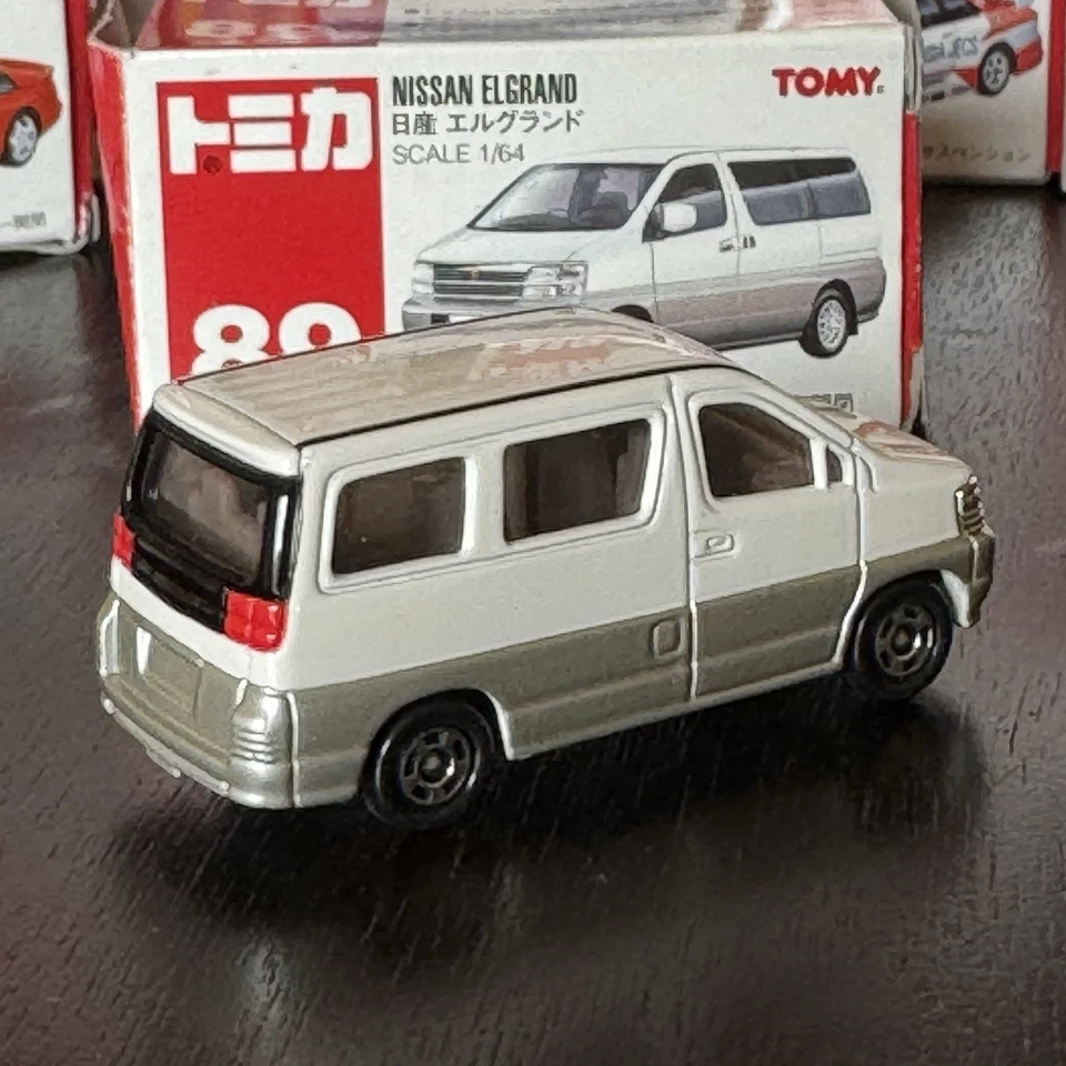 TOMICA TOMY NISSAN ELGRAND escala 1:64 fundido a presión lanzamiento en Japón Foto 4 de 4
