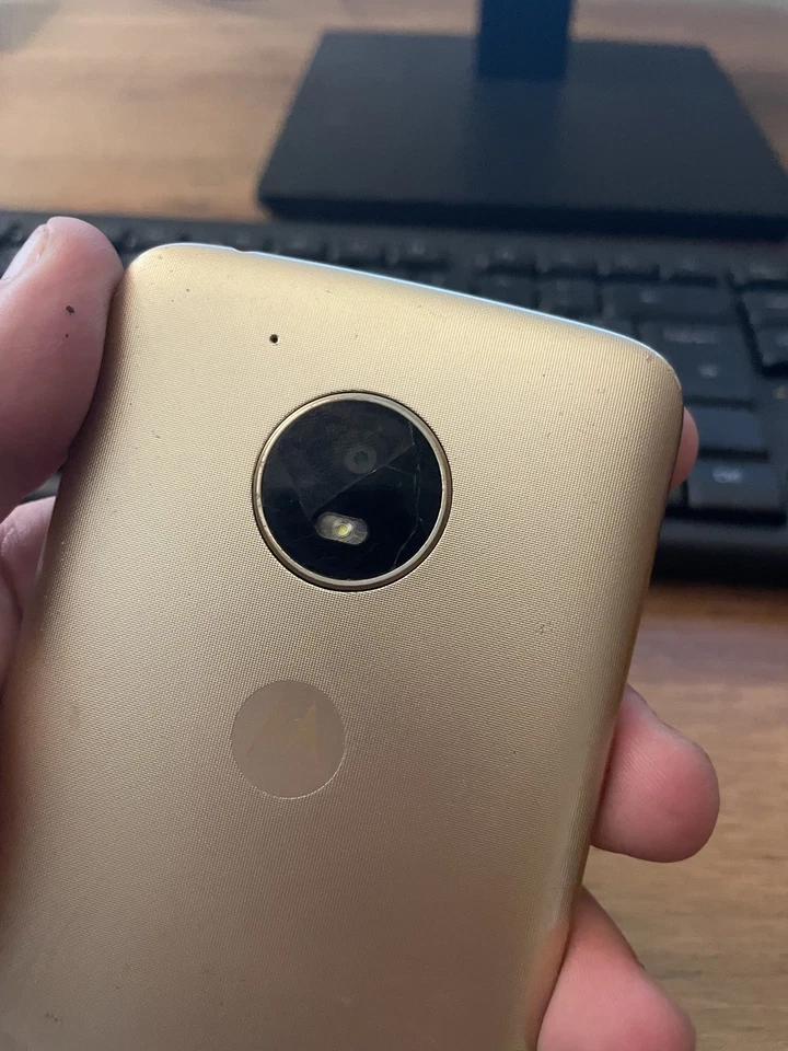 Смартфон Motorola Moto E4 XT1765 - 16 Гб - золотистый (MetroPCS) - Изображение 2 из 3