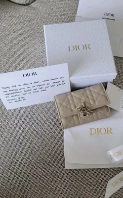 Dior Portmonaie Geldbörse Lammleder Puderbeige, FullSet NEU mit Rechnung NP490€ - Bild 1 von 4