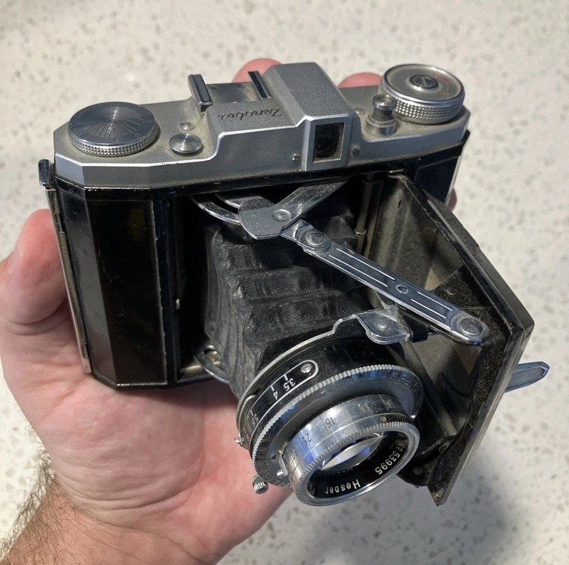VINTAGE ZENOBIA 120 FILM CAMERA with 6x4.5 cm 75mm F3.5 HESPER DOC Rapid LENS