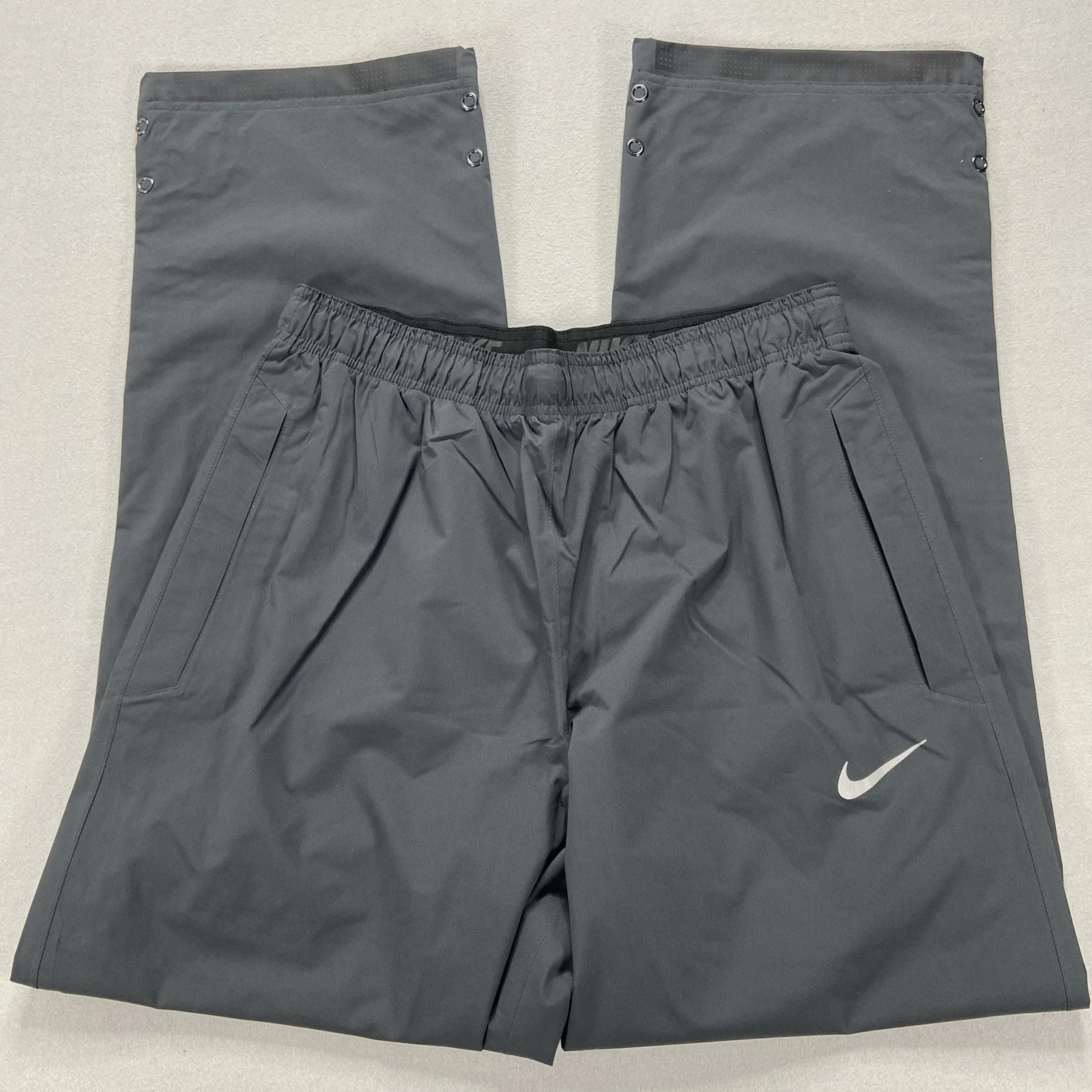 DA4984-060 Nike Storm-FIT Water Repellant Dark Grey Training Pant Mens Size Vary
Opens in a new wind