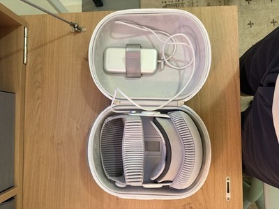 Apple Vision Pro 256GB + Travel Case & 3 Apple Bands   Excellent Condition